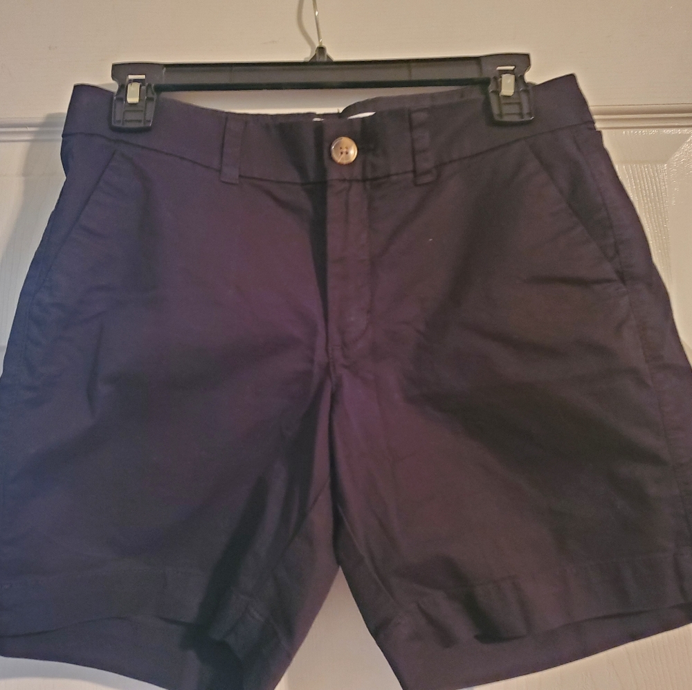 Like New "Old Navy" Mid Rise Everyday shorts! Size: 2 Color: Black